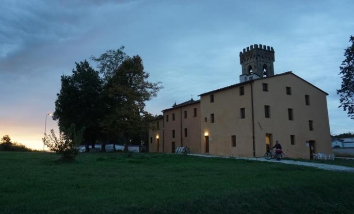 Hostal Badia Altopascio Exterior photo